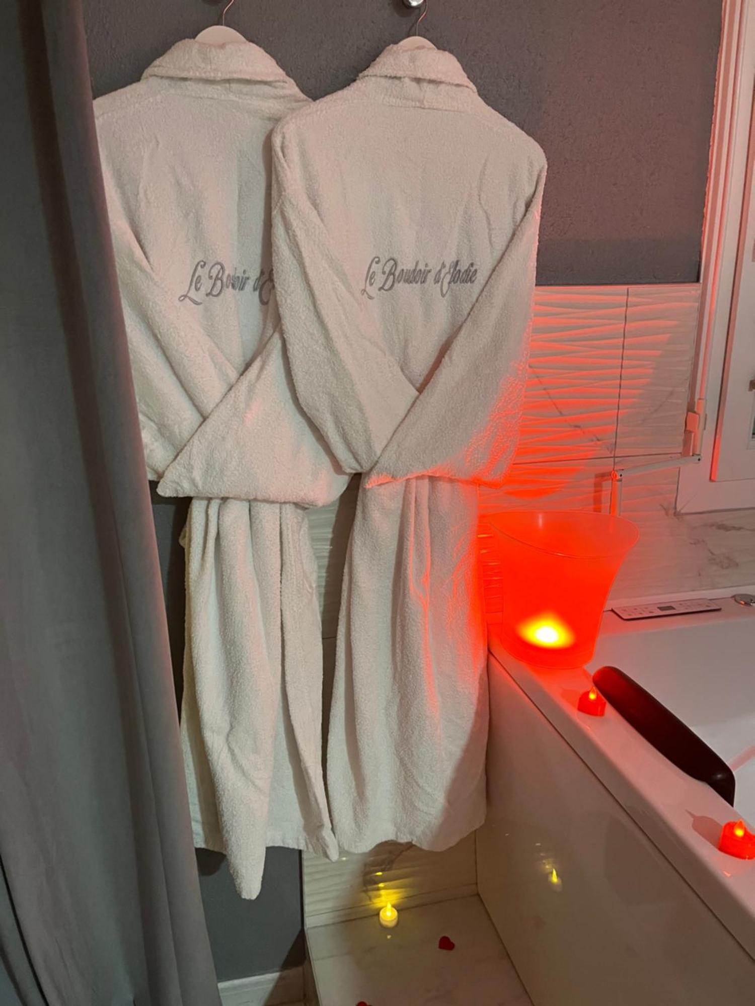 « Le Boudoir D'Elodie » Le Spa Romantique Saint-Léonard Exterior foto